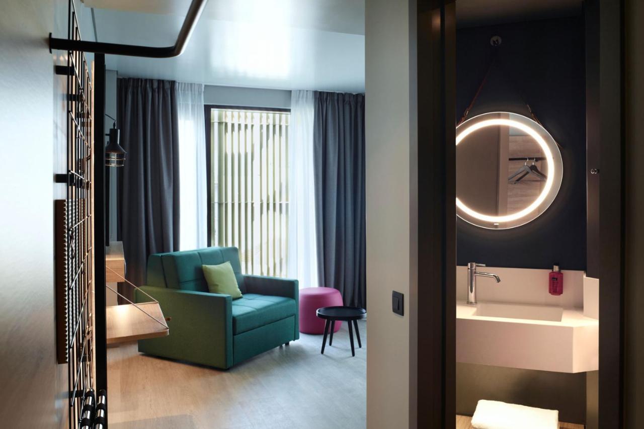 Отель Moxy Athens City Экстерьер фото